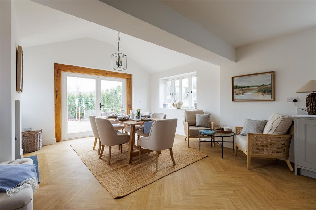 Property photo 3 of 27 Dining Room