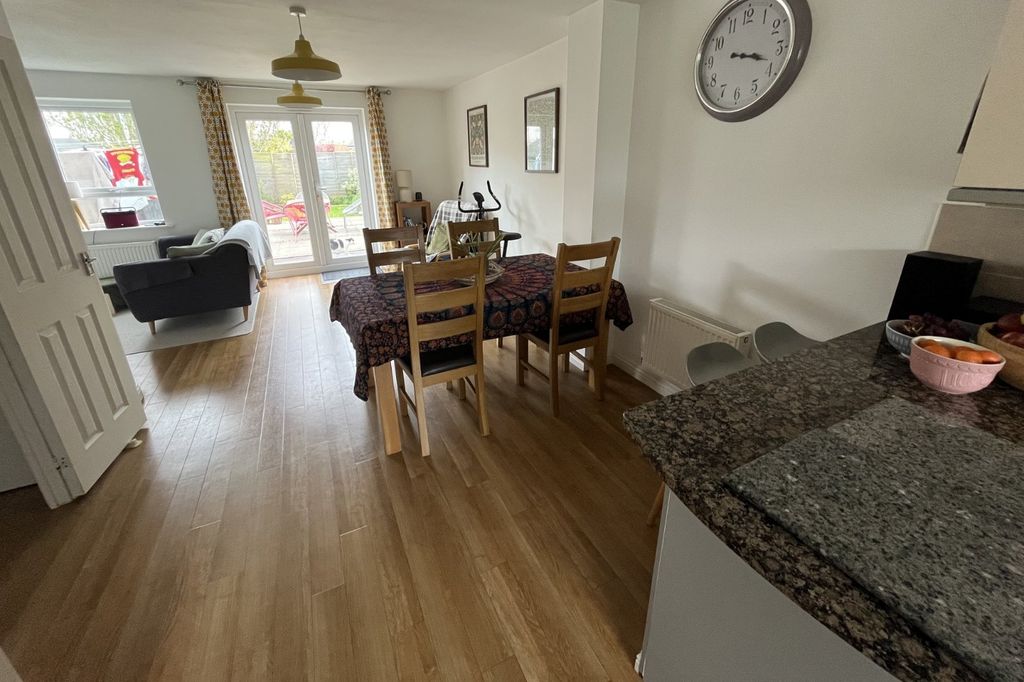 Property photo 3 of 20 Kitchen /Dining Room