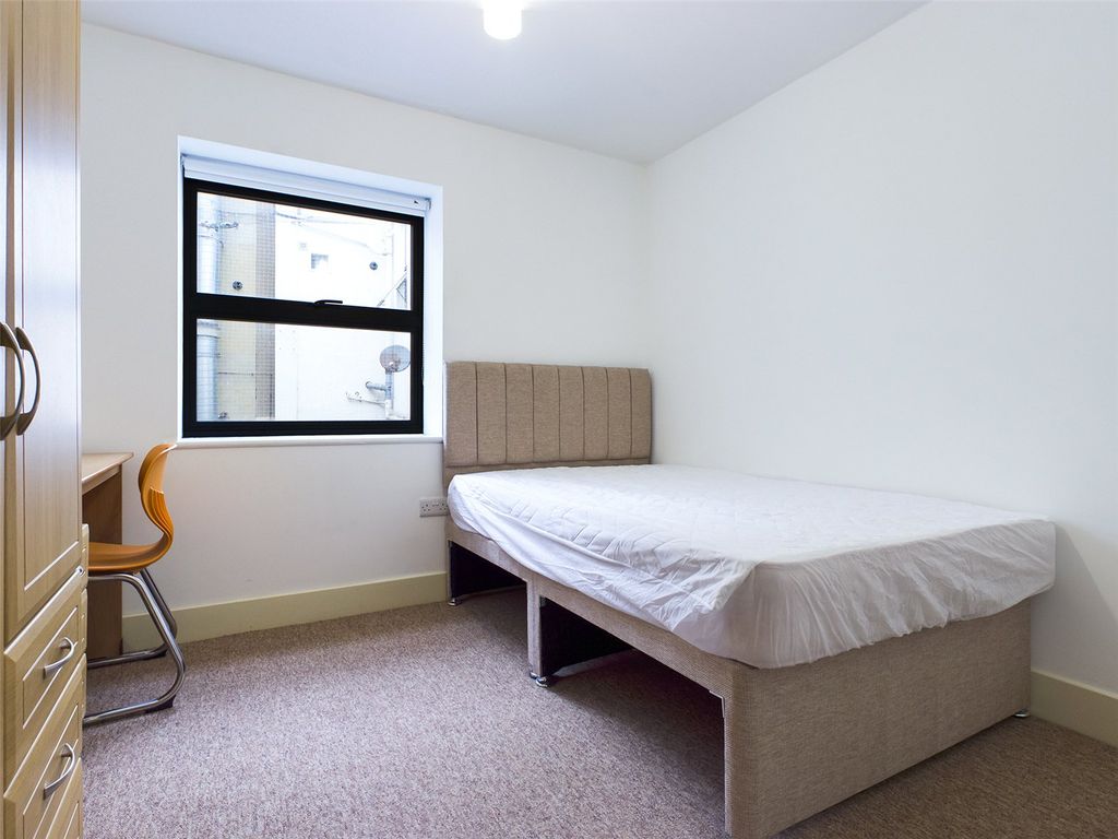 Property photo 2 of 8 Studio