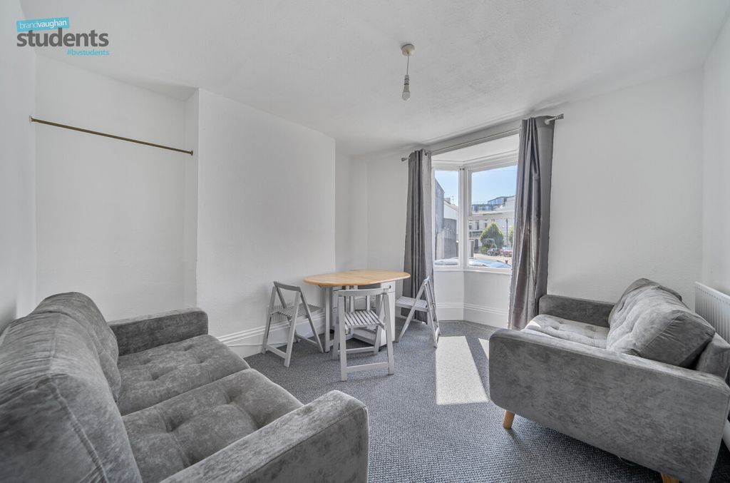 Property photo 1 of 10 92461632-113E-4Df...