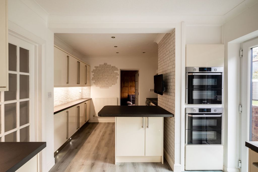 Property photo 3 of 21