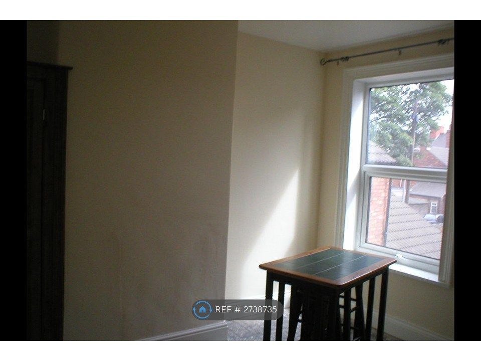 Property photo 3 of 9 Bedroom