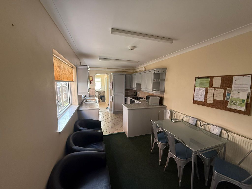 Property photo 3 of 34