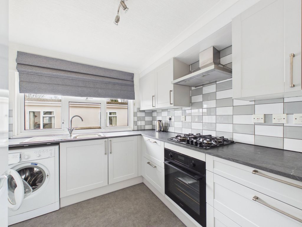 Property photo 3 of 19 Cam02536G0-Pr0054-Still006