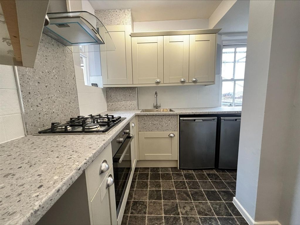 Property photo 2 of 9 Kitchen