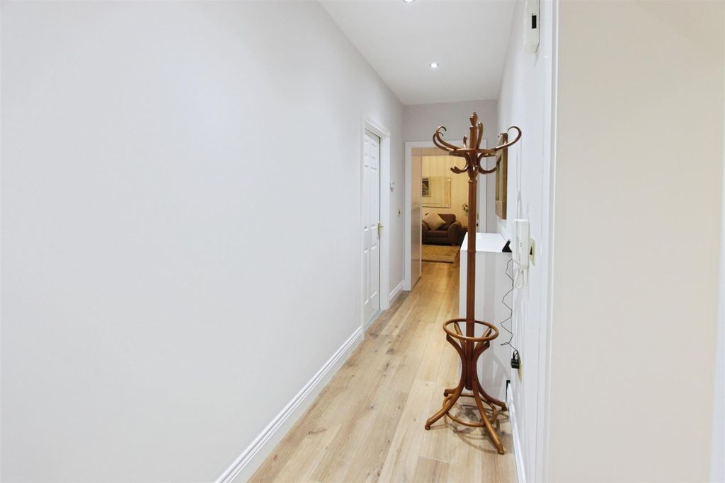 Property photo 3 of 9 4c0Cbce6-Hallway.Jpg