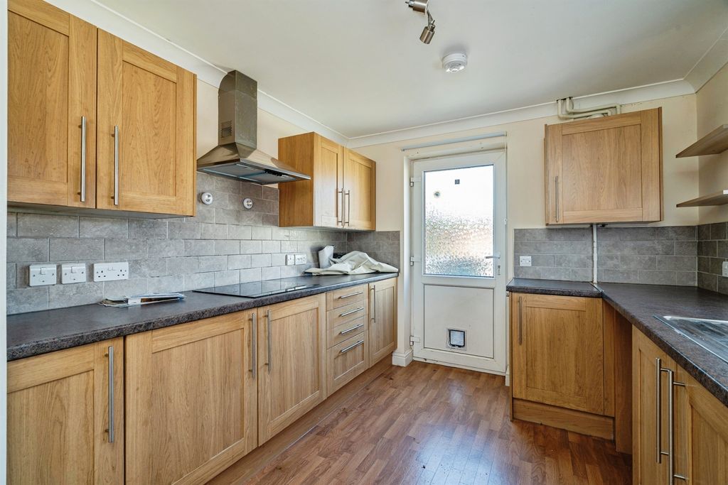Property photo 2 of 19