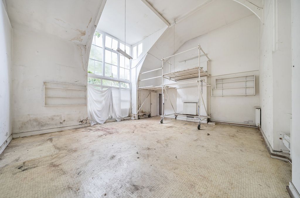 Property photo 2 of 11 1364578-11-68E686...