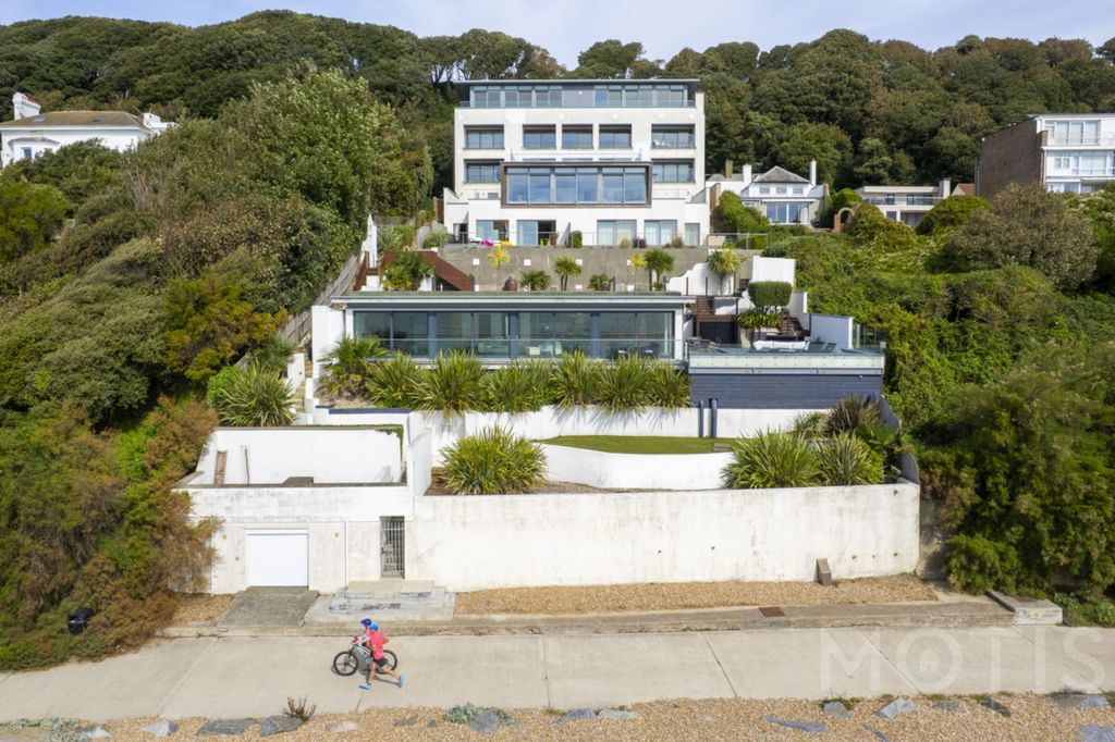 Property photo 3 of 31 Photo 9