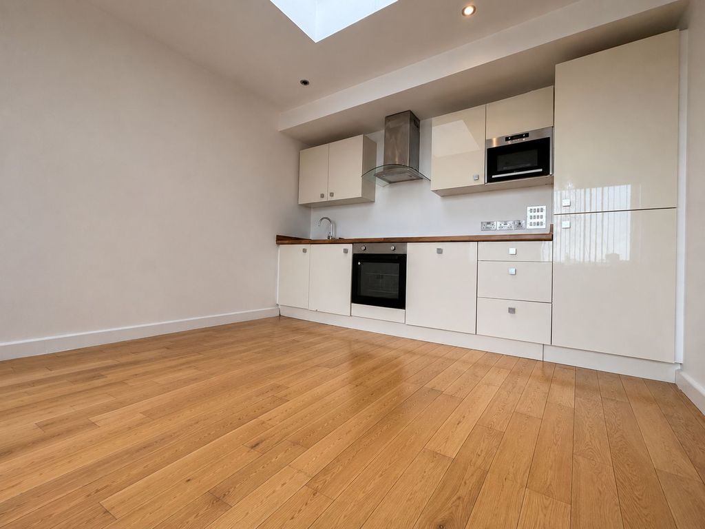 Property photo 3 of 6 Gallery