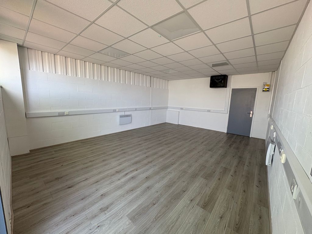 Property photo 1 of 18 D1 To Let