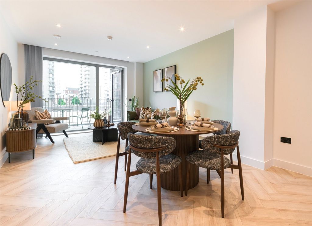 Property photo 3 of 23 Bankside