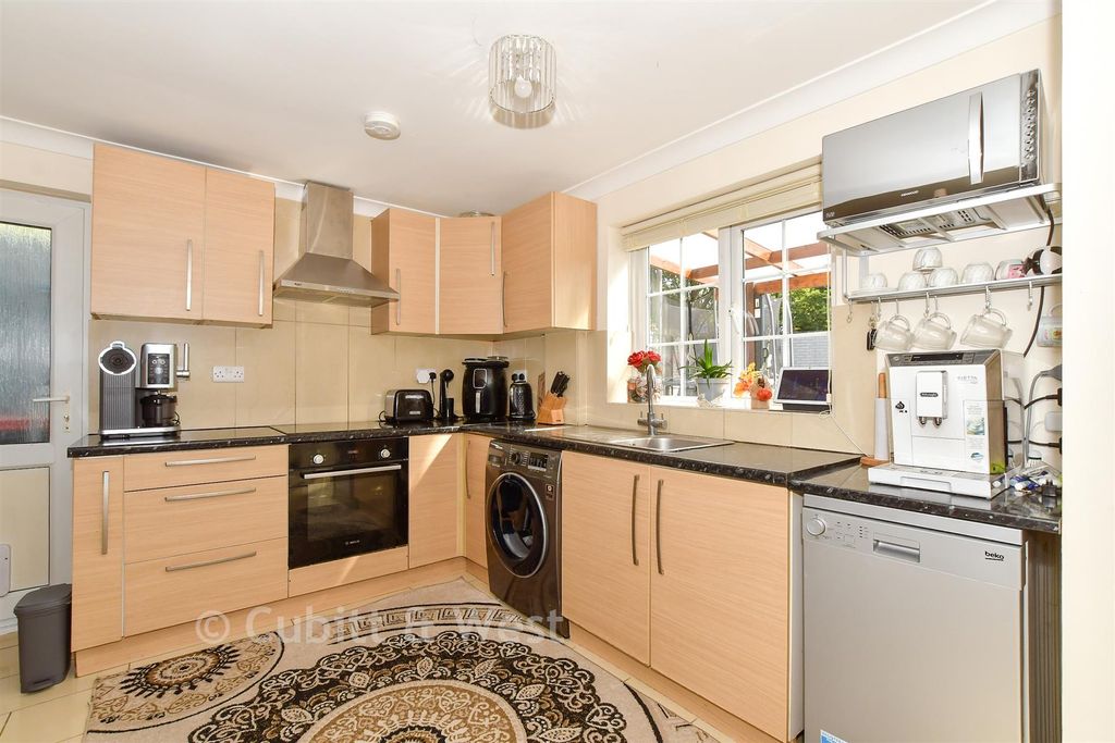 Property photo 2 of 17 Kitchen