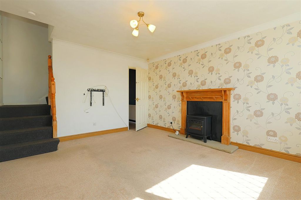 Property photo 3 of 19 Living Room