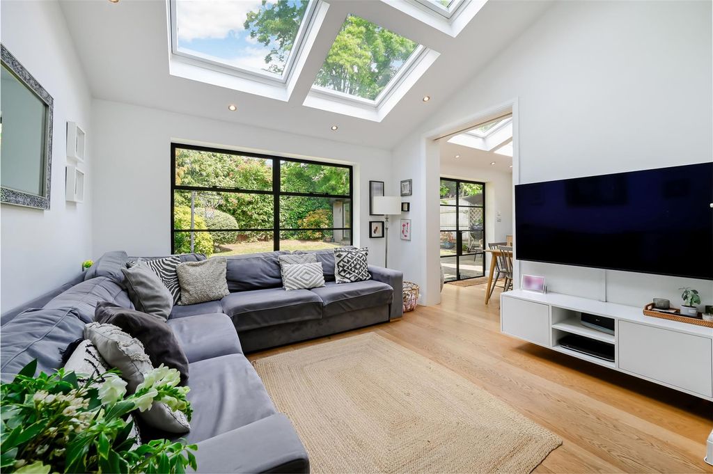 Property photo 3 of 20 Melbury Gardens, 86B-24.Jpg