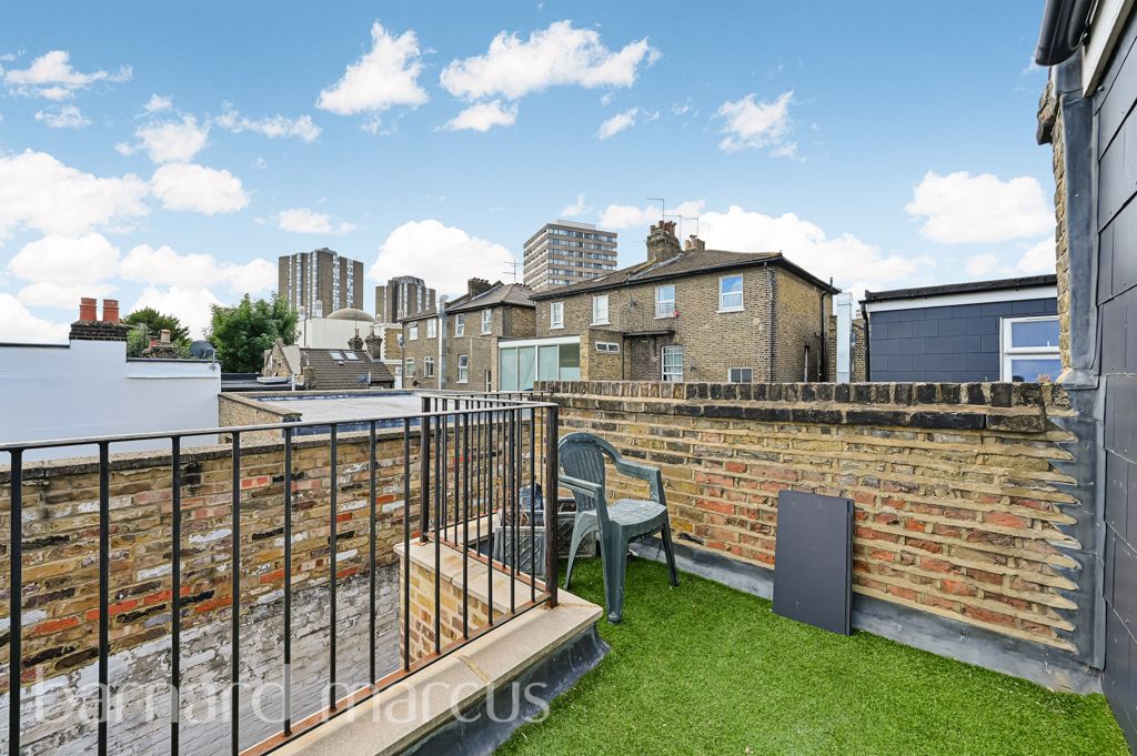Property photo 2 of 8 Terrace