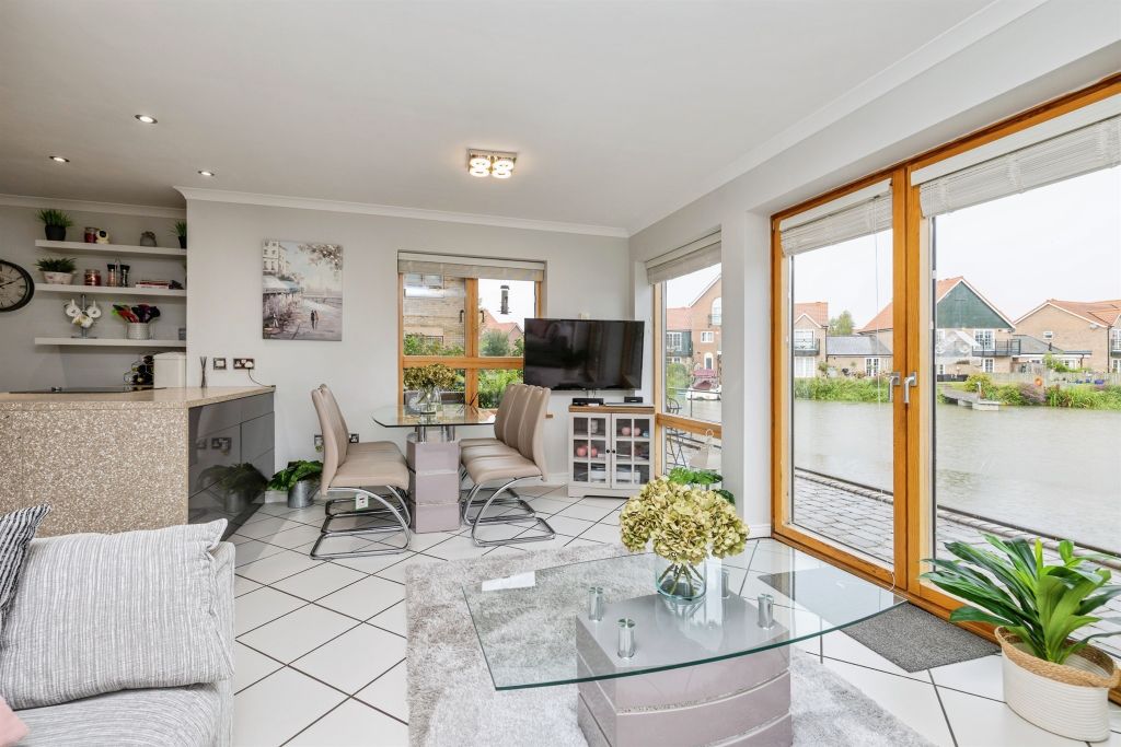 Additional image 6 of 2 bed flat for saleMarine Approach, Burton Waters, Lincoln LN1