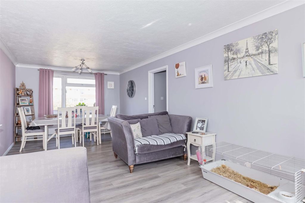 Property photo 2 of 14 Bramber Square_2.Jpg