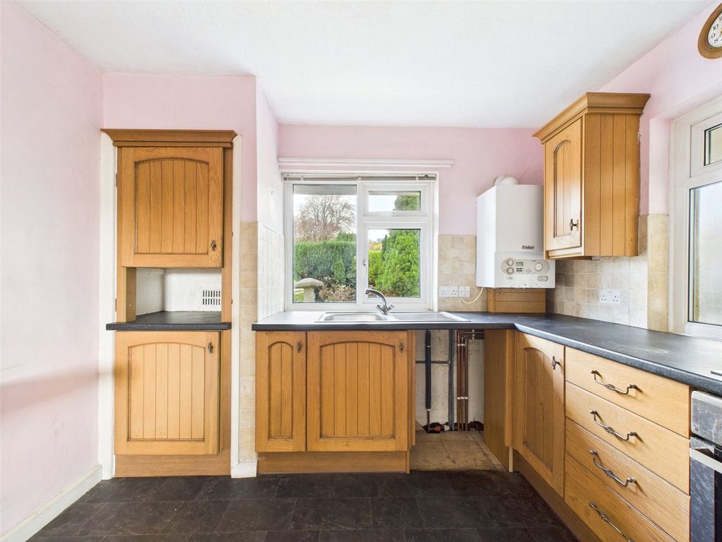 Property photo 3 of 11 Kitchen