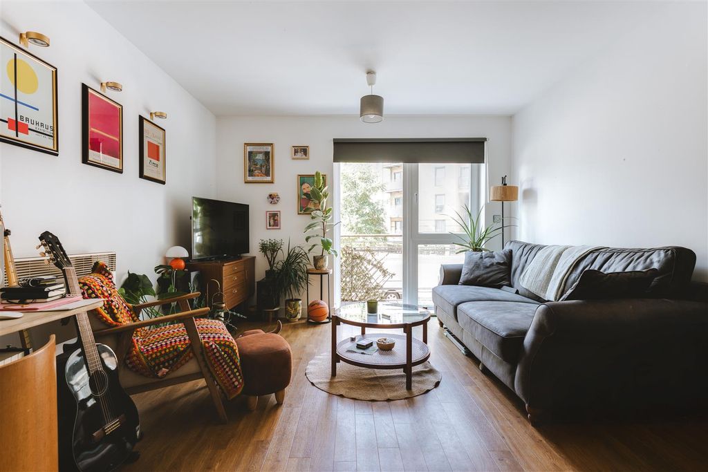Property photo 2 of 12 Fenland_House_02-4.Jpg