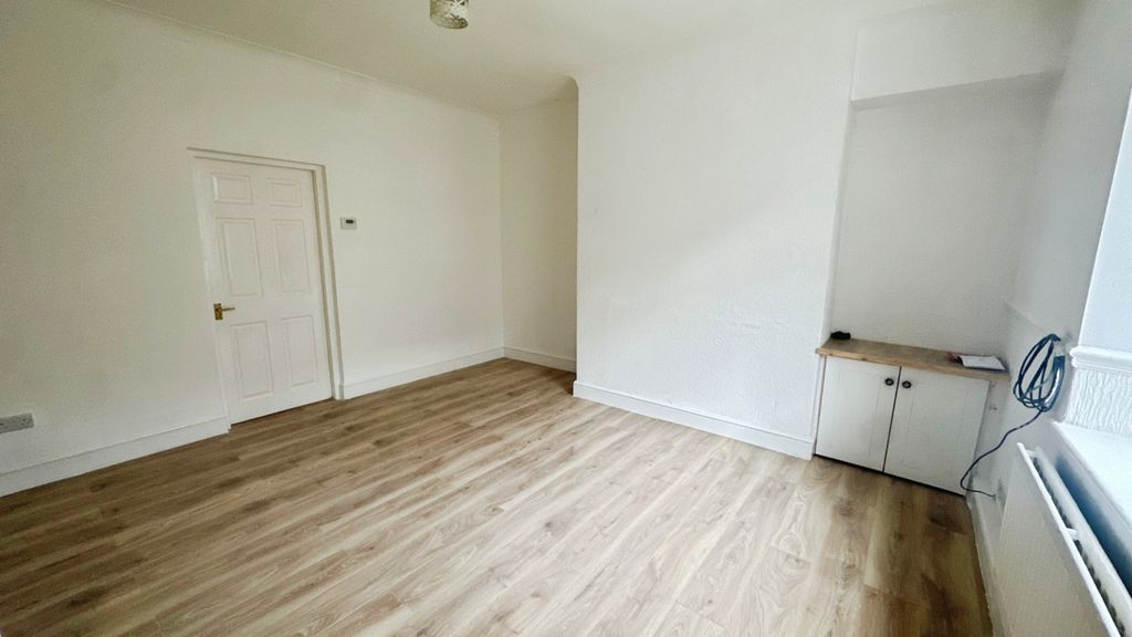 Property photo 2 of 13 Lounge