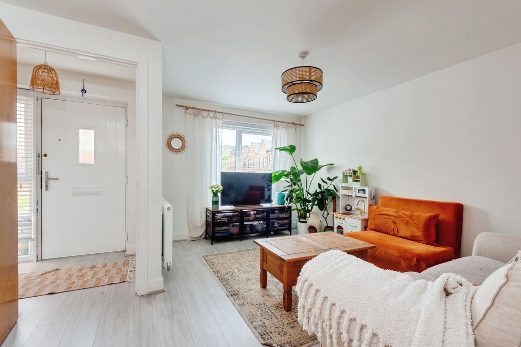 Property photo 2 of 20 Pbox-Img.Jpg