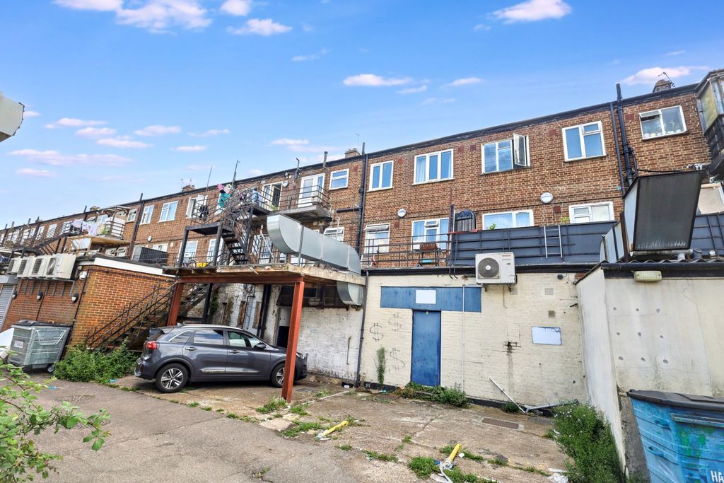 Property photo 2 of 10 712D Kenton Road, Kenton, Harrow, Ha3 9Qx