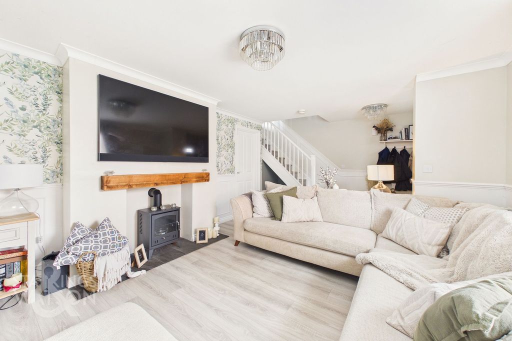 Property photo 2 of 26