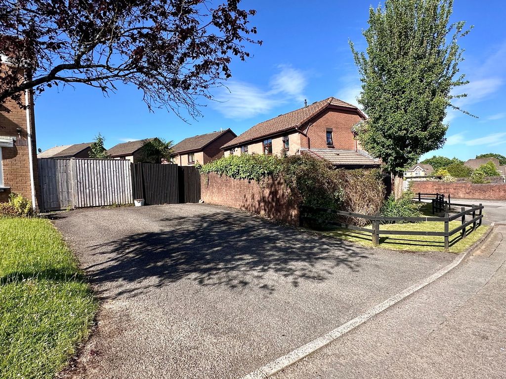Property photo 2 of 23