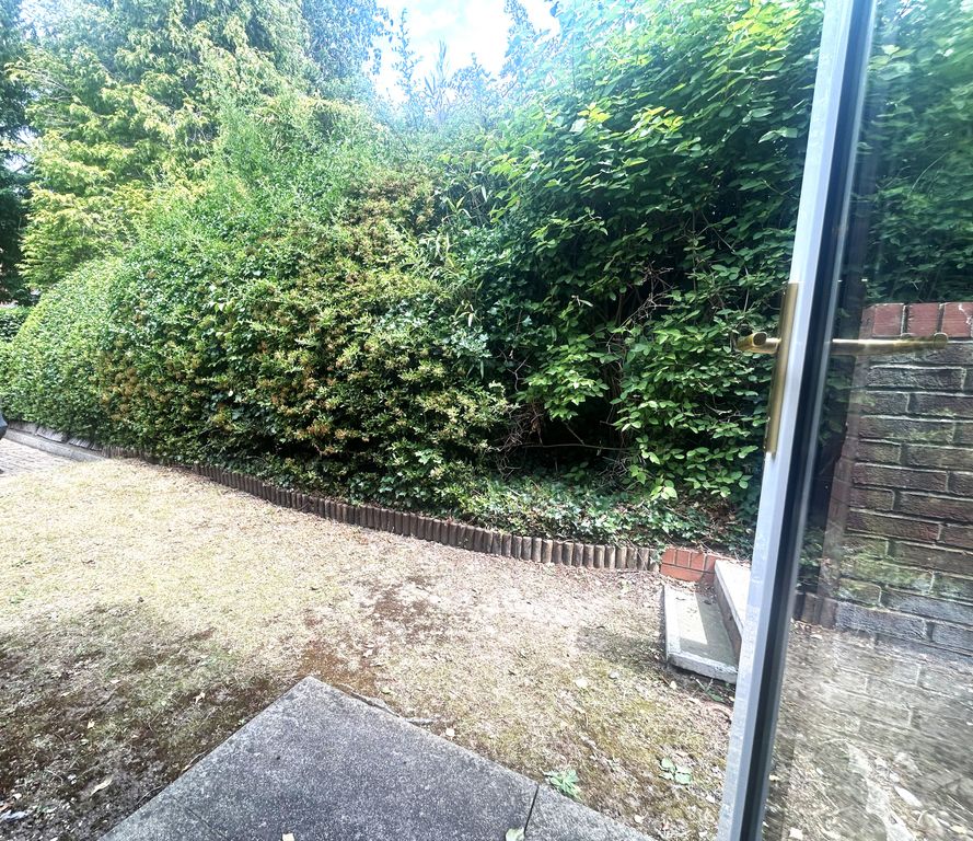 Property photo 2 of 6 Garden