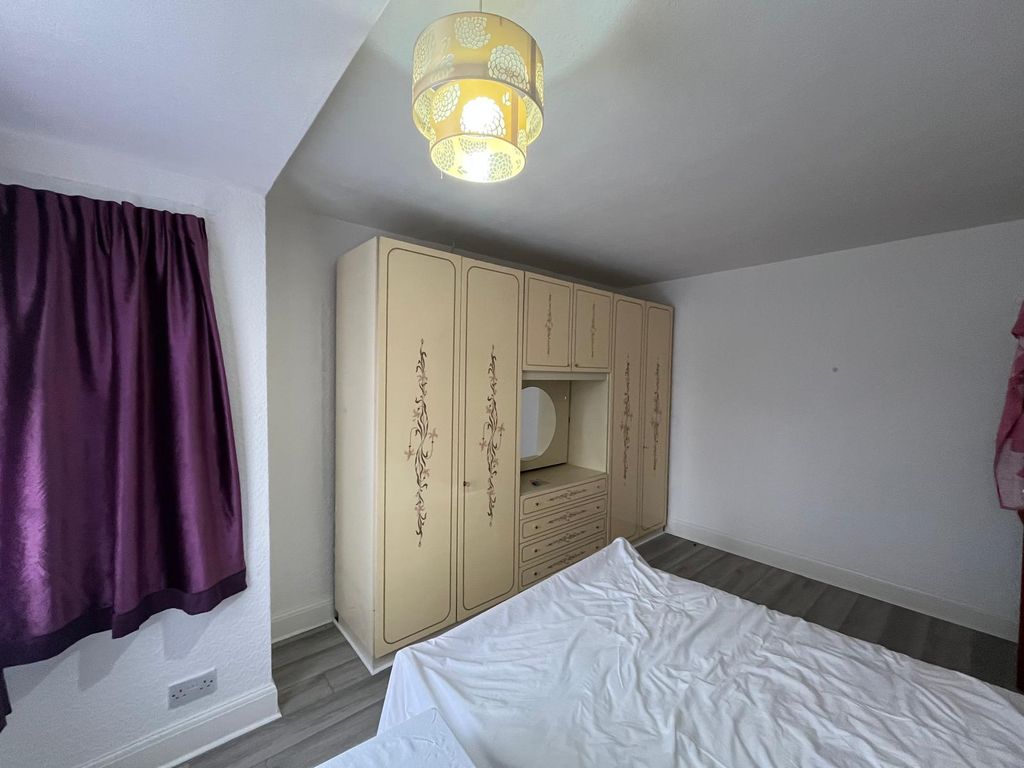 Property photo 3 of 5 Gallery