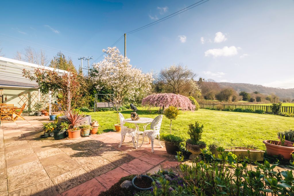 Property photo 3 of 20 Picture No. 02