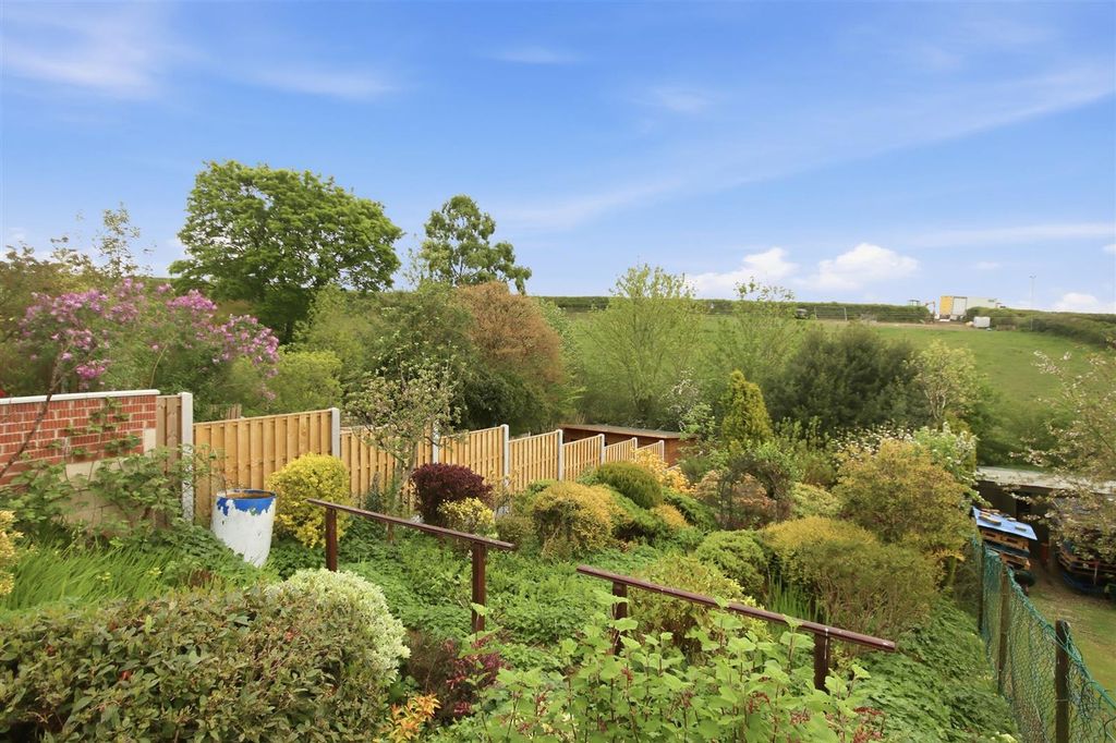 Property photo 3 of 11