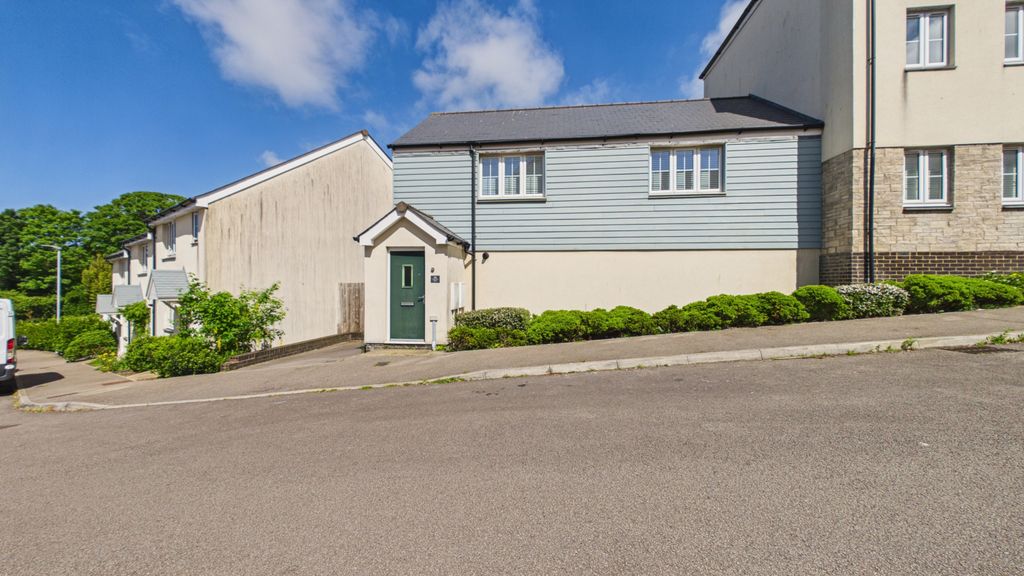 Property photo 1 of 11 2Â Bedroom Semi-Detached House For Sale