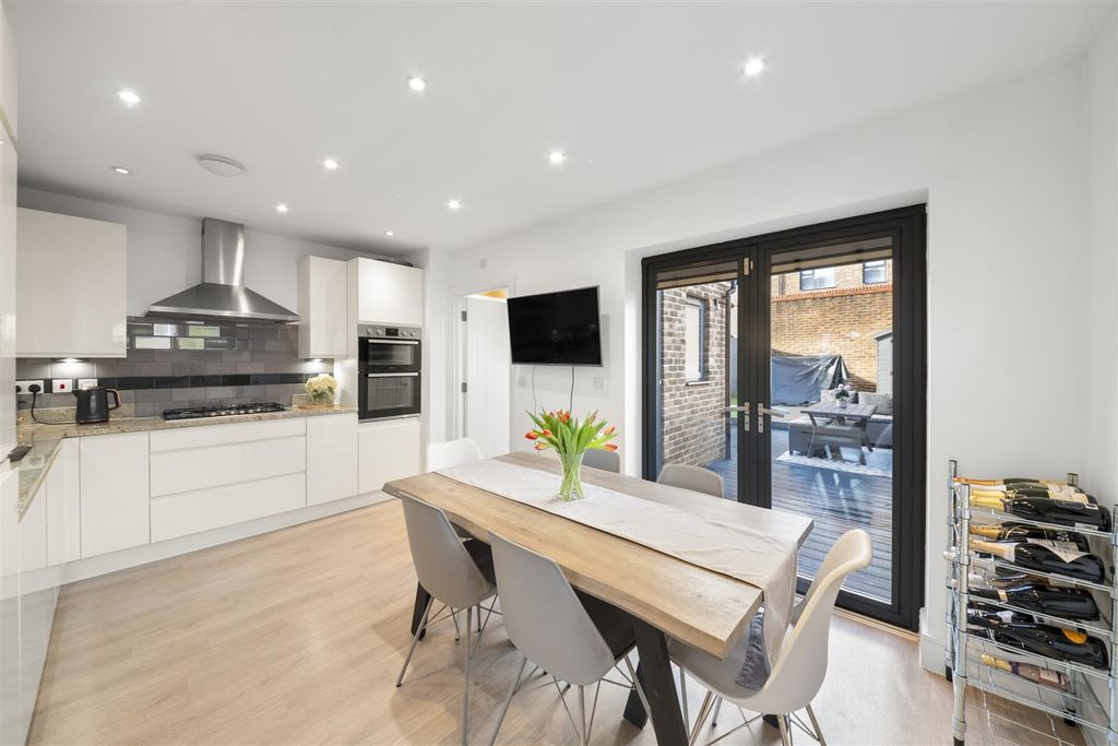 Property photo 2 of 22