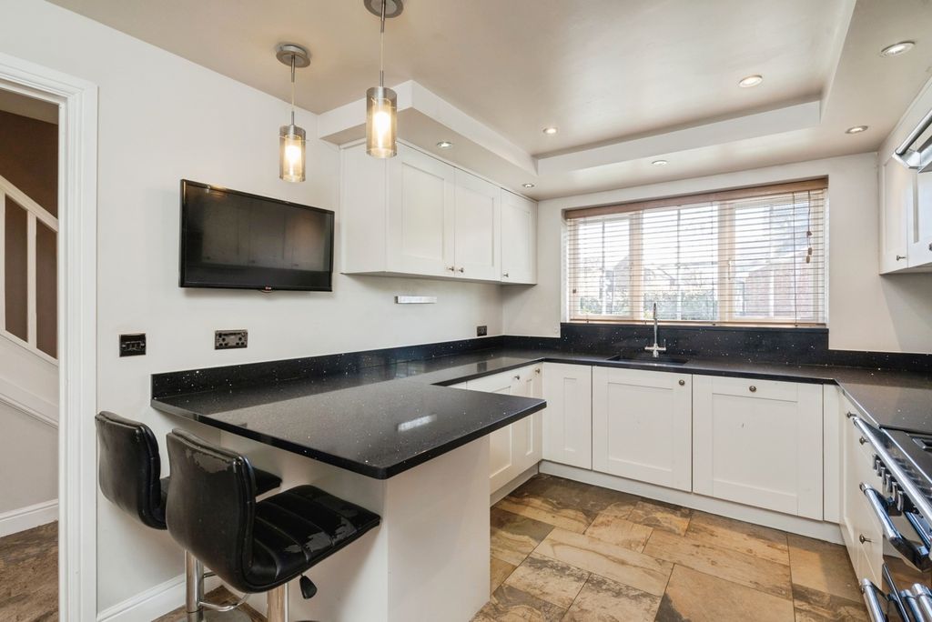 Property photo 3 of 30 Pbox-Img.Jpg