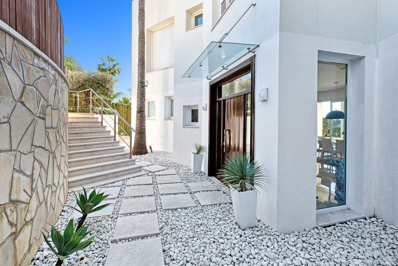 Property photo 2 of 59