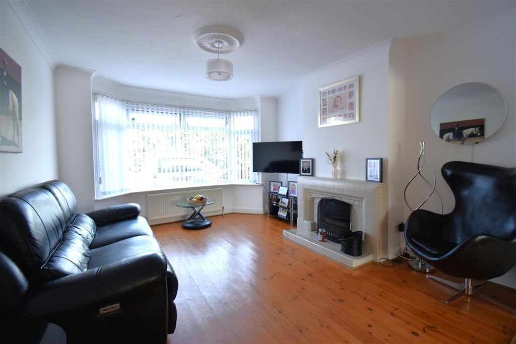 Property photo 3 of 18