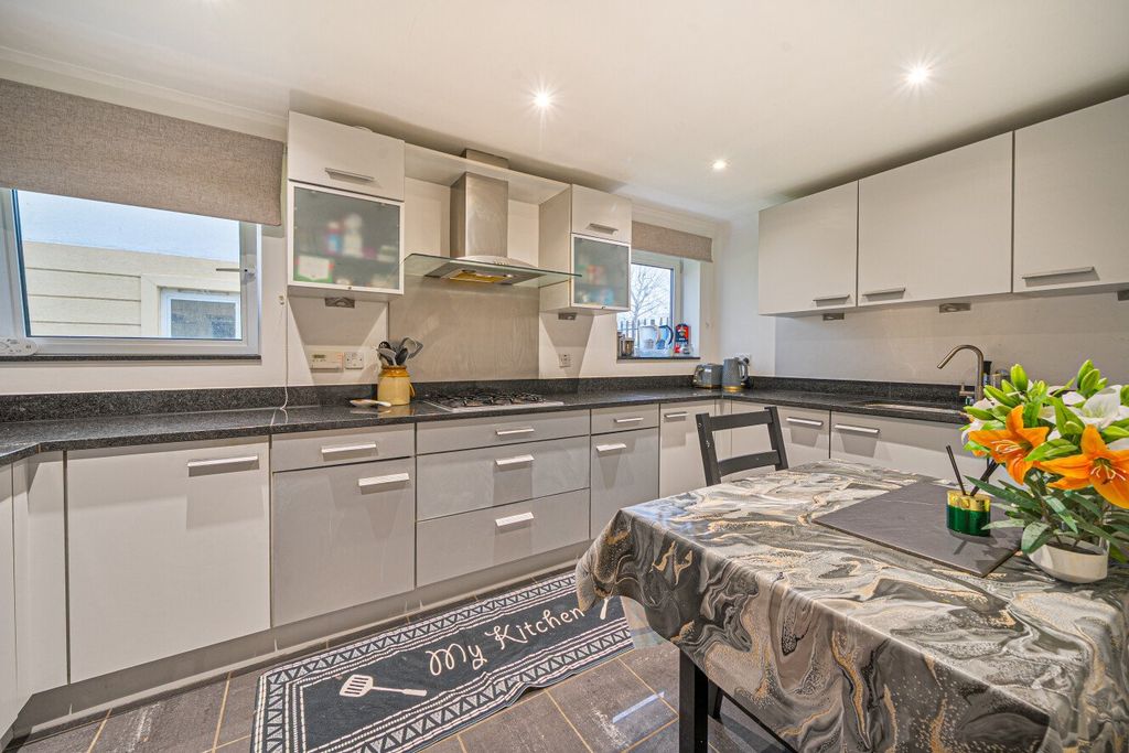 Property photo 2 of 15 Picture No. 18