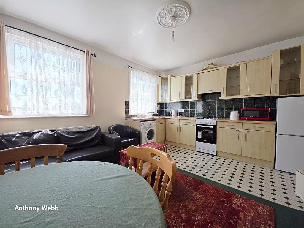 Property photo 2 of 10 Liv Kit