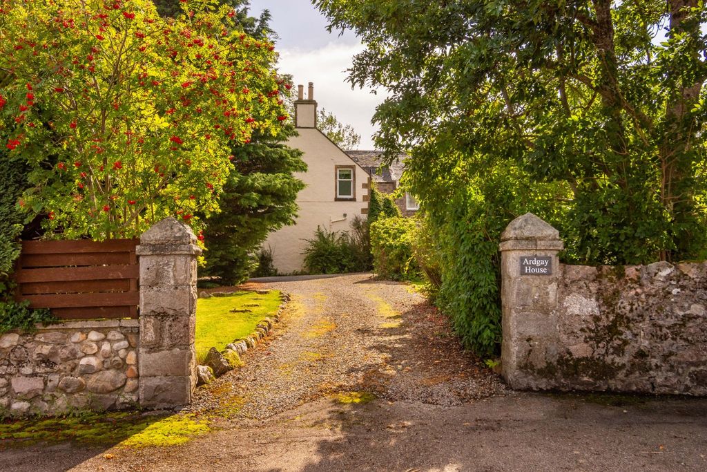 Property photo 2 of 34 Entrance
