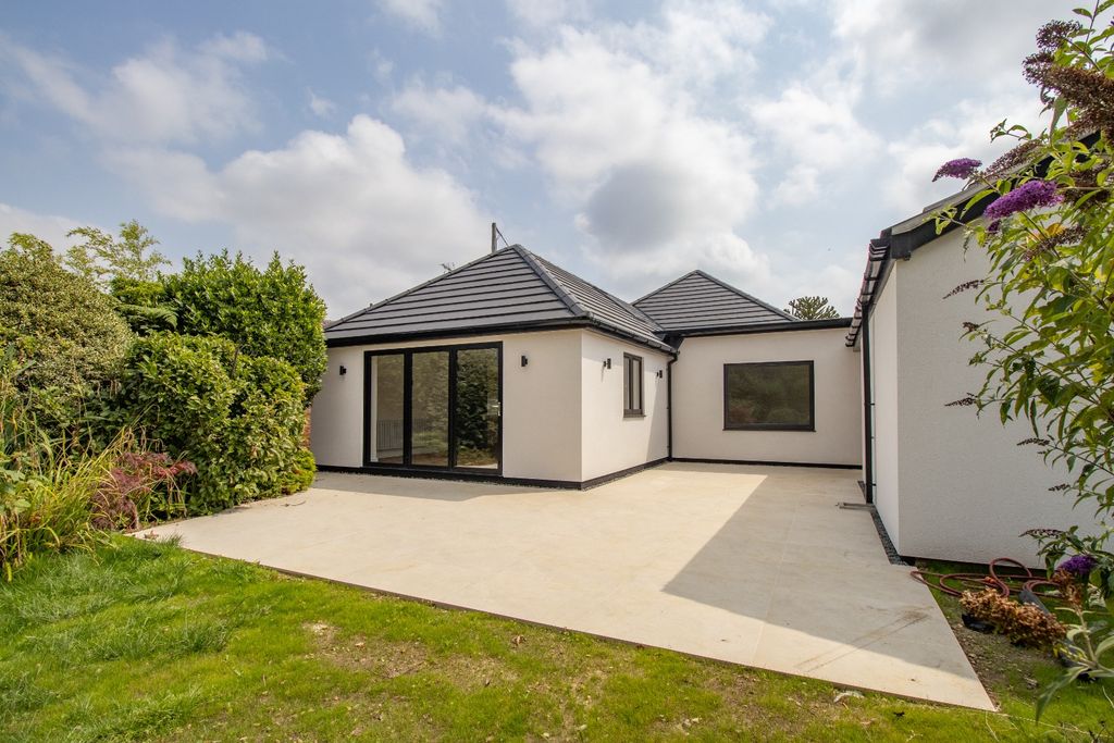 Property photo 2 of 25 3493984
