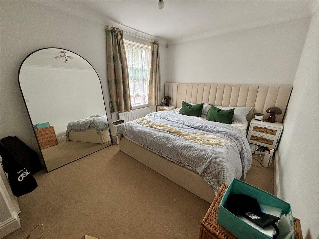 Property photo 3 of 9 Bed 1.Jpg