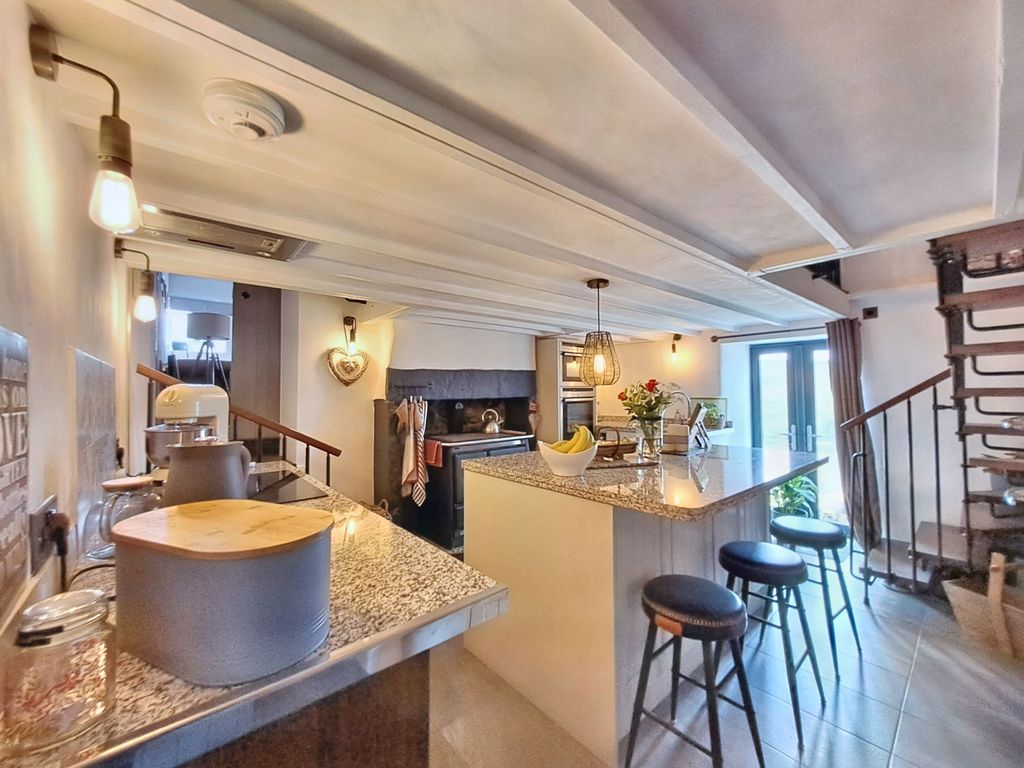 Property photo 3 of 25