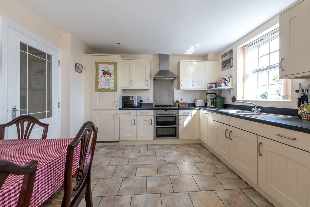 Property photo 3 of 23