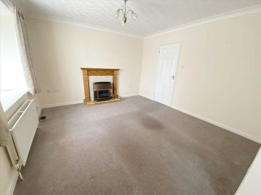 Property photo 2 of 10 Lounge: