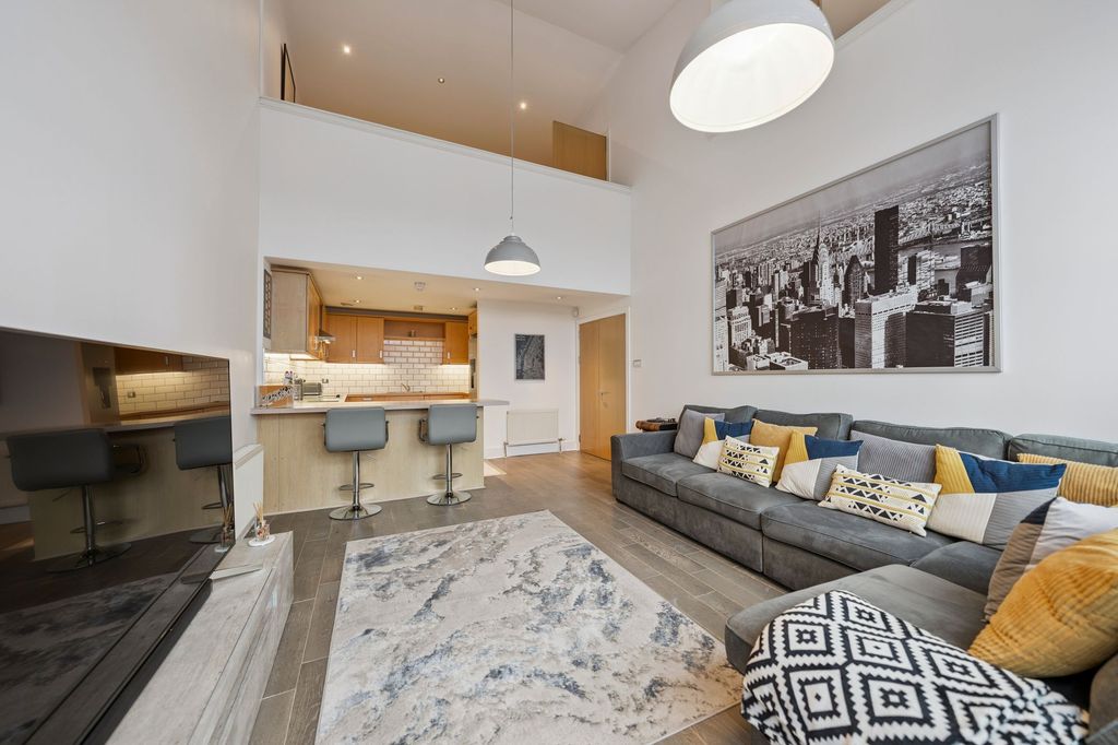 Property photo 3 of 27