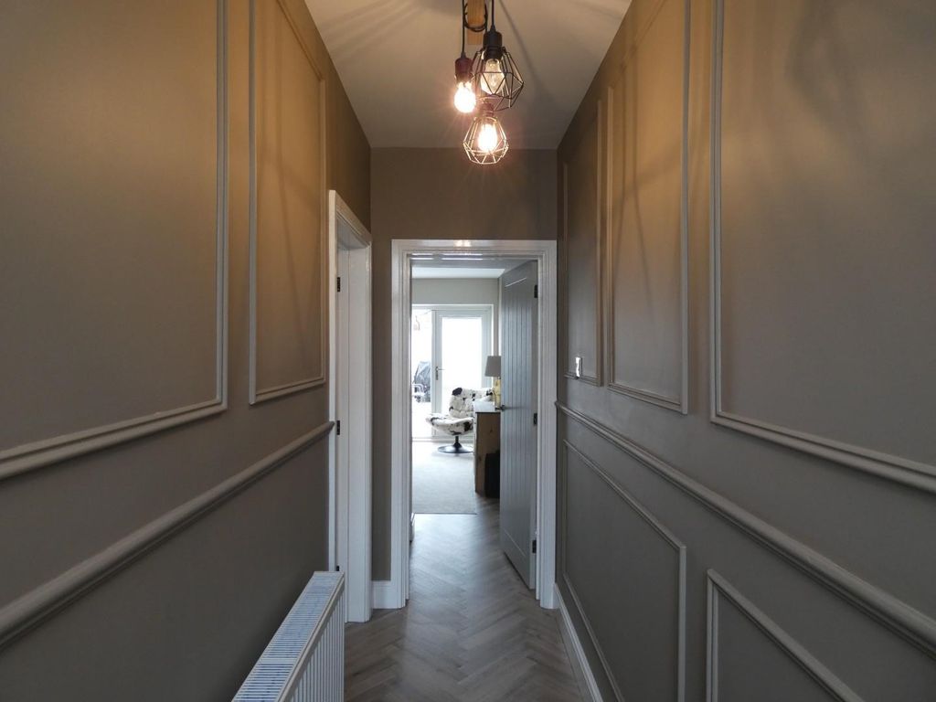 Property photo 2 of 19 Hallway