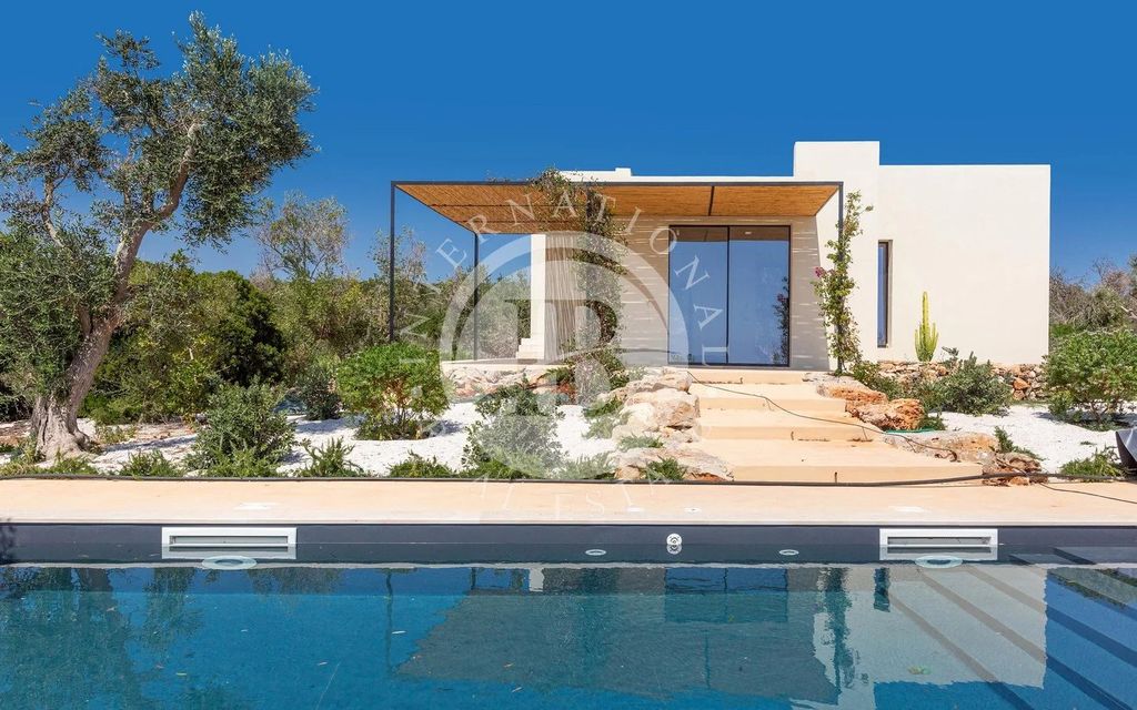 Property photo 2 of 32