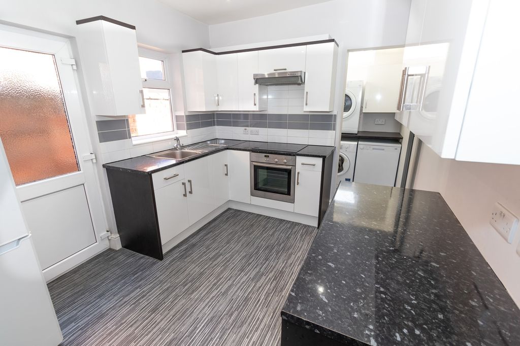 Property photo 3 of 8 Img_3055